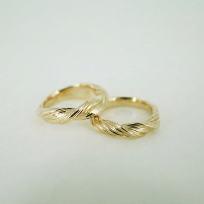Ocean Curl Ring - 14 Carat Gold