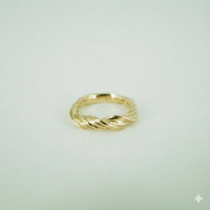 River Swirl Ring - 14 Carat Gold
