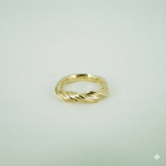 River Swirl Ring - 14 Carat Gold
