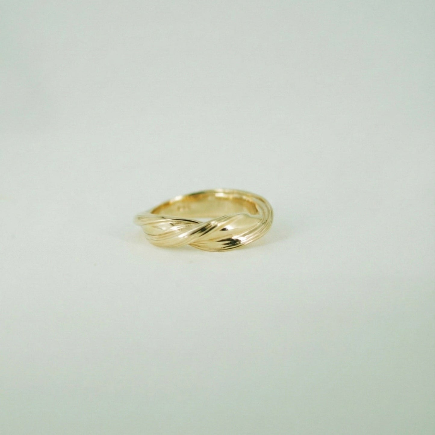Ocean Curl Ring - 14 Carat Gold
