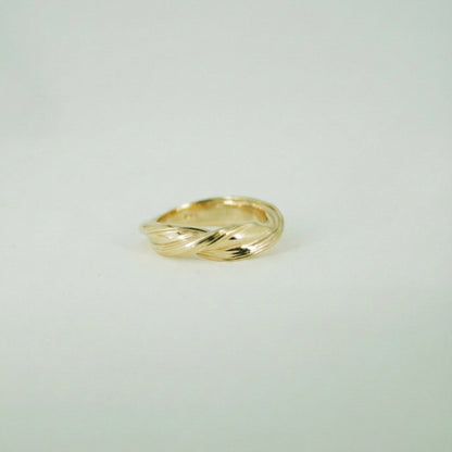 Ocean Curl Ring - 14 Carat Gold