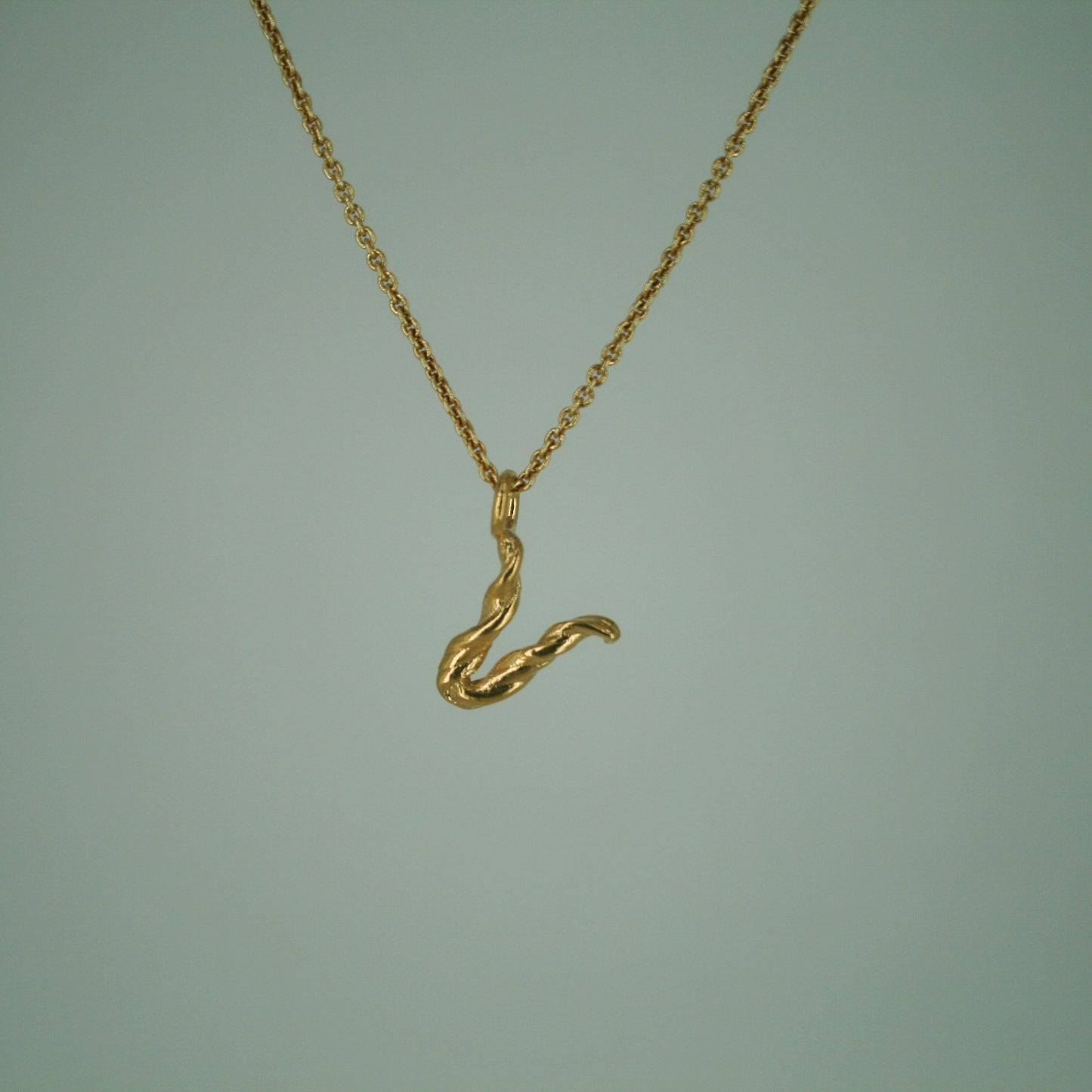 Love Letter - Bogstavsvedhæng i Forgyldt Sterling Sølv