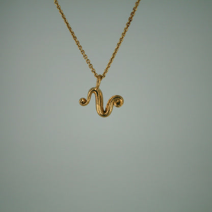 Love Letter - Bogstavsvedhæng i Forgyldt Sterling Sølv