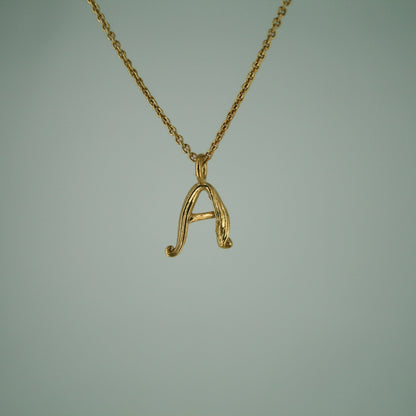 Love Letter - Bogstavsvedhæng i Forgyldt Sterling Sølv