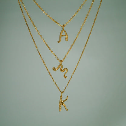 Love Letter - Bogstavsvedhæng i Forgyldt Sterling Sølv