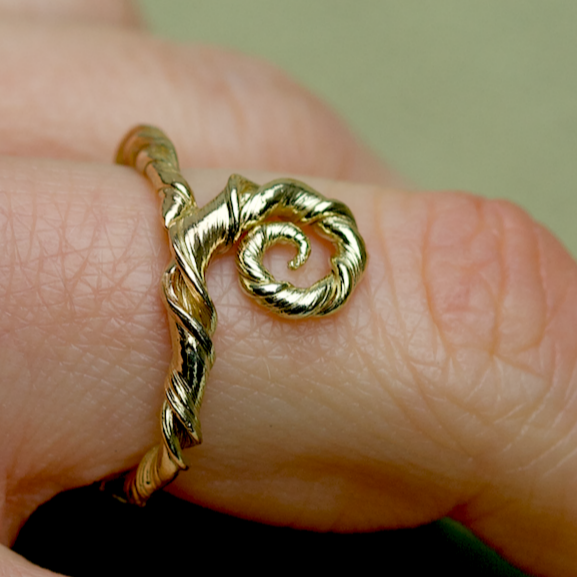 Root Spiral Guld Ring 